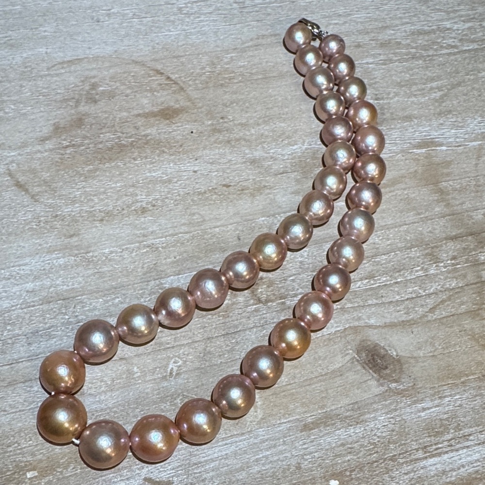 Elegant genuine Pearl Necklace